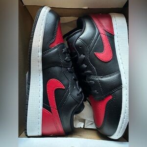 Jordan Air 1 Low GS Black Varsity Red Summit White